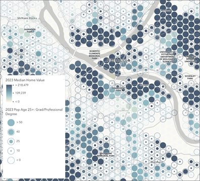Mapa com visualização hexagonal mostrando valores medianos de imóveis e percentuais de pessoas com grau profissional em uma área urbana.