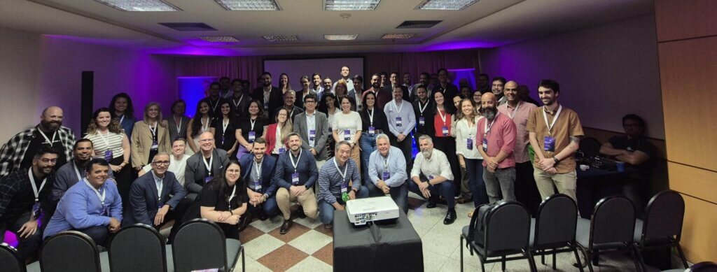 Foto de encerramento com todos os participantes do Óleo & Gás Summit 2024, organizado pela Imagem Geosistemas