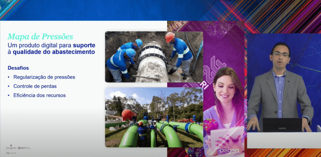 Apresentação do produto digital 'Mapa de Pressões', com destaque para suporte à qualidade do abastecimento de água. Imagem composta por fotos de trabalhadores da AEGEA realizando manutenção em uma tubulação, e infraestrutura de dutos verdes. Inclui uma apresentação de um palestrante ao lado direito.