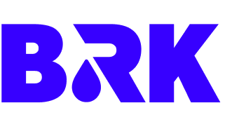 Logo da BRK em azul, apresentando as letras "BRK" em um design moderno, onde a letra "R" possui uma gota d'água estilizada, representando o foco da empresa em serviços de saneamento e água.