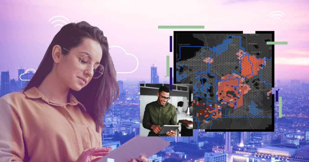 Mulher olhando para um tablet com um mapa geoespacial exibido ao fundo, representando o uso de tecnologia GIS. Outro homem, também usando um tablet, simboliza a colaboração e inovação em geotecnologia. Ao fundo, uma cidade iluminada simboliza a conexão entre o GIS e o planejamento urbano.