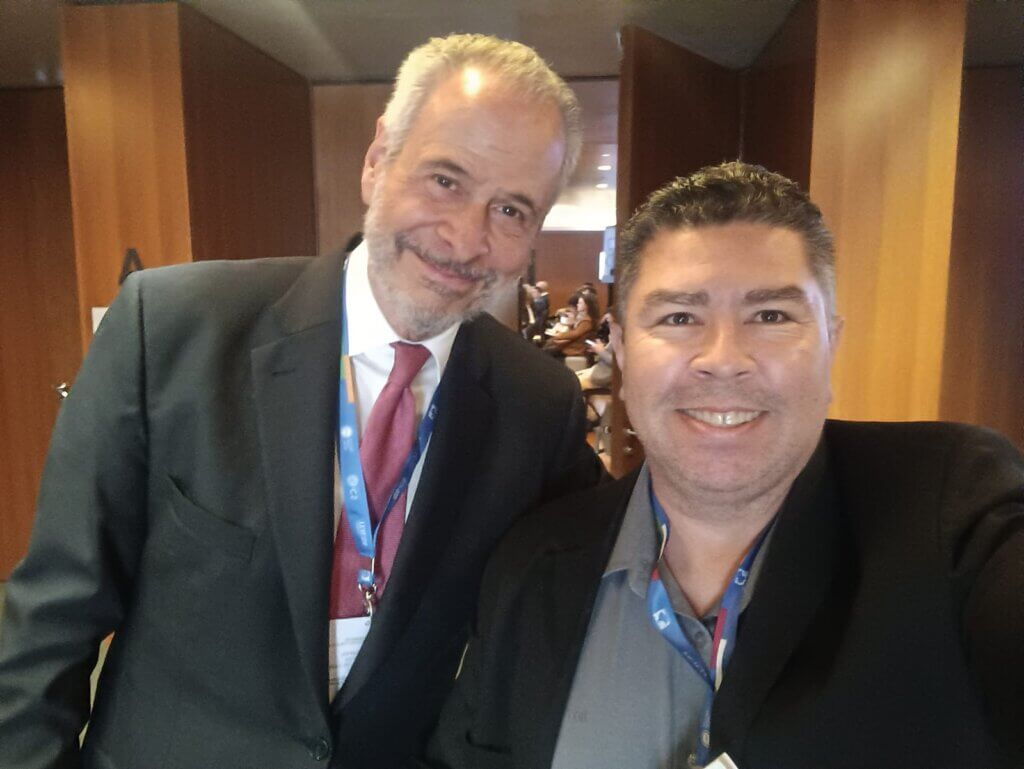 Antônio Nelson Oliveira, da Imagem Geosistemas, ao lado do Presidente da COP 30, André Aranha Corrêa do Lago, no evento de lançamento do Anuário Estadual de Mudanças Climáticas.