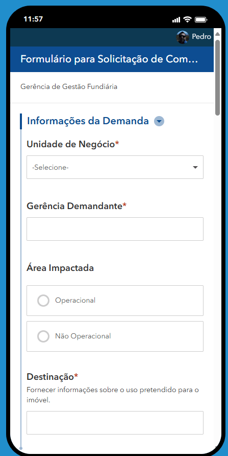 magem de uma tela de celular exibindo um formulário digital intitulado "Formulário para Solicitação de Comodato". O formulário pertence à Gerência de Gestão Fundiária e contém campos obrigatórios, incluindo "Unidade de Negócio", "Gerência Demandante", "Área Impactada" (com opções Operacional e Não Operacional) e "Destinação" para descrever o uso pretendido do imóvel.