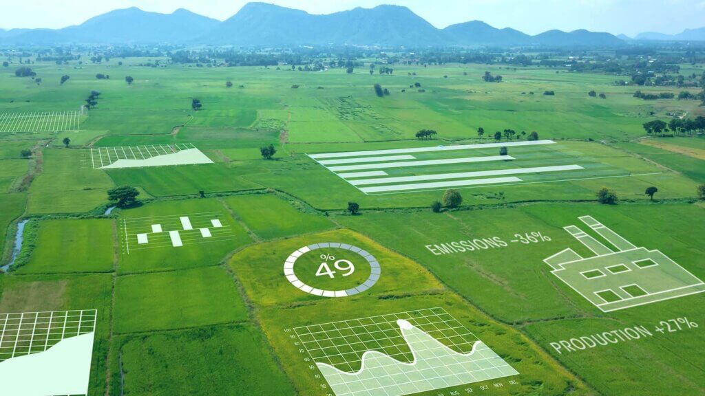 Infográfico ou visualização do uso de GIS pela bp bioenergy no monitoramento de tratores e operações agrícolas, demonstrando eficiência na colheita e na gestão territorial.