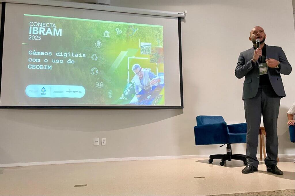 Cássio Cabral (Imagem Geosistemas) apresenta aplicações de GeoBIM e Gêmeos Digitais no licenciamento ambiental com uso da plataforma ArcGIS.