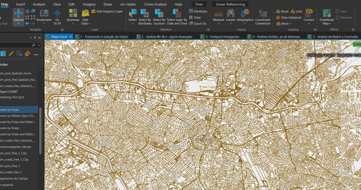 Mapa vetorial detalhado com rede viária densa da cidade de São Paulo, utilizando dados do OpenStreetMap no ArcGIS Pro.