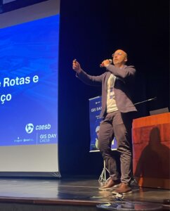Hudson Ferreira Teles apresenta integração do GIS às estações de tratamento.