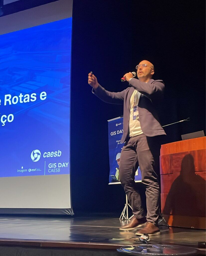 Hudson Ferreira Teles apresenta integração do GIS às estações de tratamento.