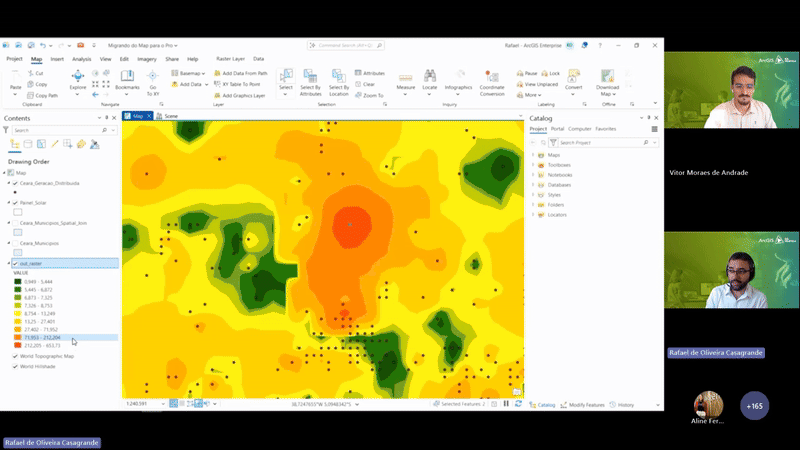 Demonstração prática de interpolação espacial no ArcGIS Pro com mapa de calor e participação de especialistas em webinar ao vivo.