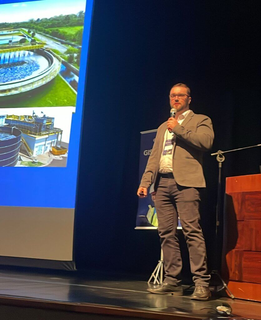 João Ernesto Ferreira apresenta fluxo de ordens de serviço com ArcGIS.