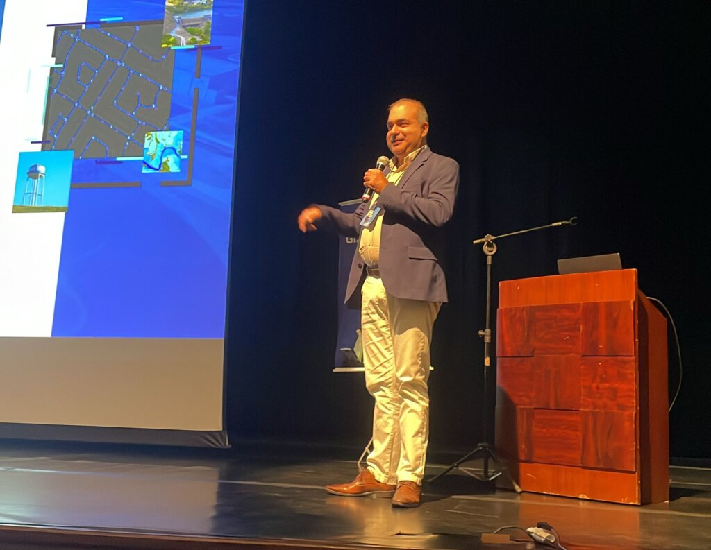 Nagib Abrahão da SABESP apresenta case sobre gestão centralizada de ativos com uso de GIS.