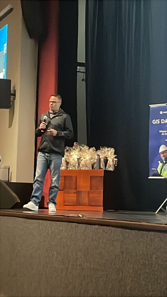 Rogério Alves (SEMA) apresenta mapa de áreas protegidas com GIS.