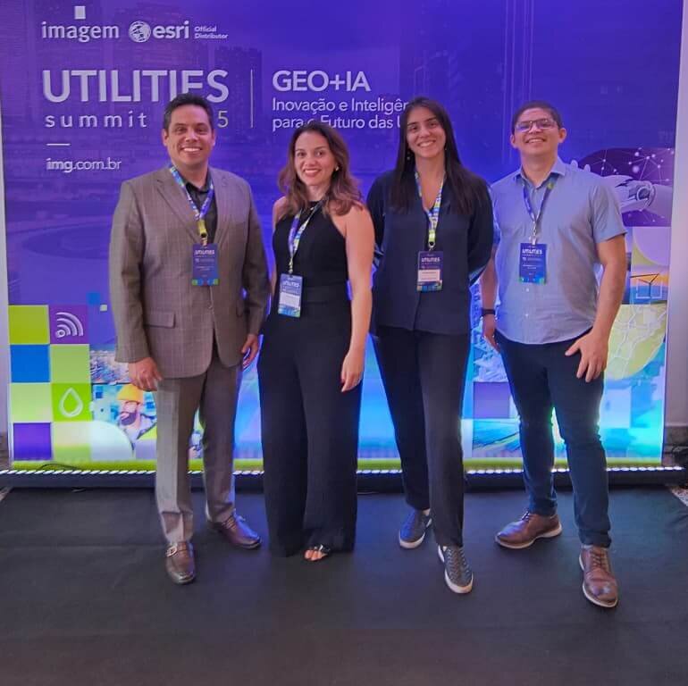 Equipe da CAGECE — Joselito, Karina e Jeffersson — durante apresentação sobre gestão comercial inteligente no Utilities Summit 2025.
