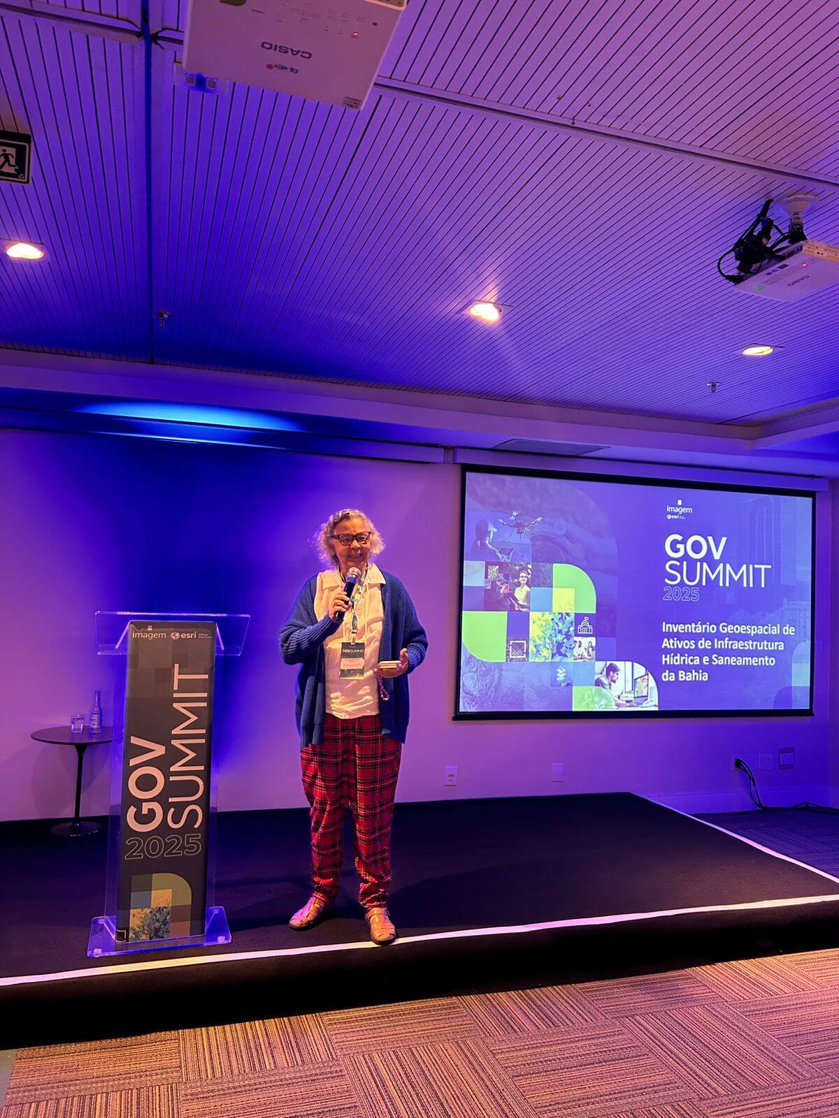 Regina Marinho, da Secretaria de Infraestrutura Hídrica e Saneamento da Bahia, apresenta o case sobre gestão de recursos hídricos.